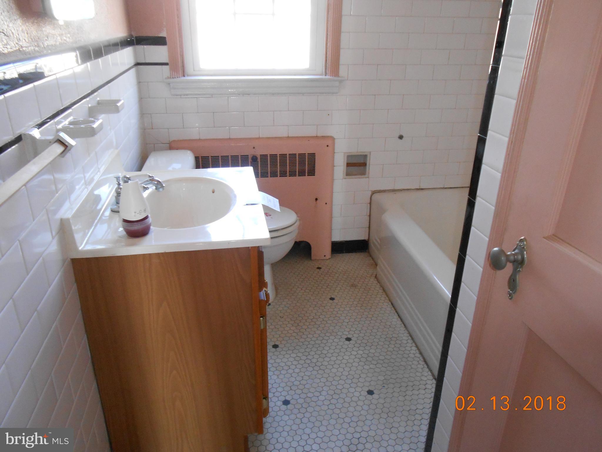 411 Dumbarton Road Baltimore, MD 21212 - Photo 14 of 25 a bathroom with a sink and mirror