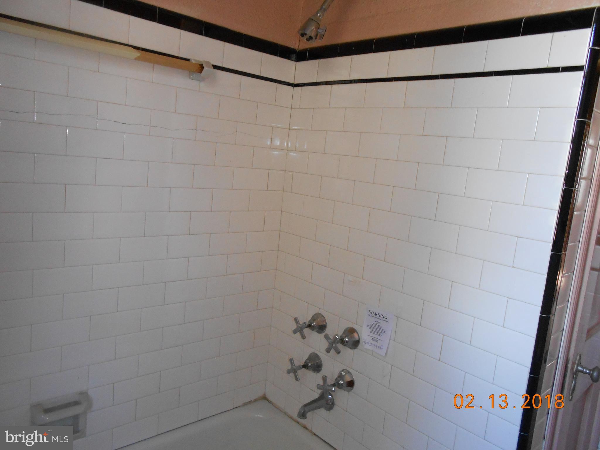 411 Dumbarton Road Baltimore, MD 21212 - Photo 15 of 25 a bathroom with a shower and a bathtub