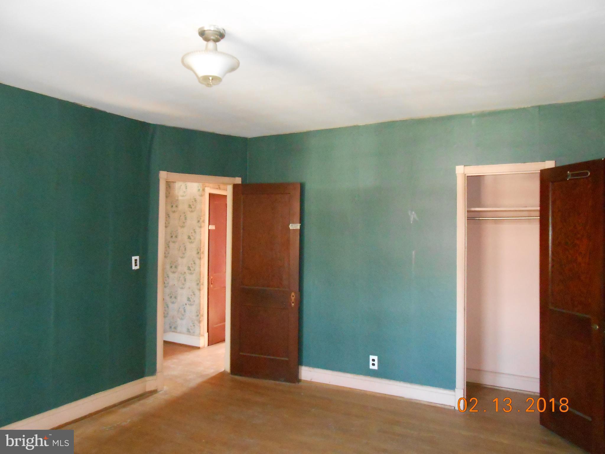 411 Dumbarton Road Baltimore, MD 21212 - Photo 17 of 25 a view of an empty room with wooden floor and a ceiling fan