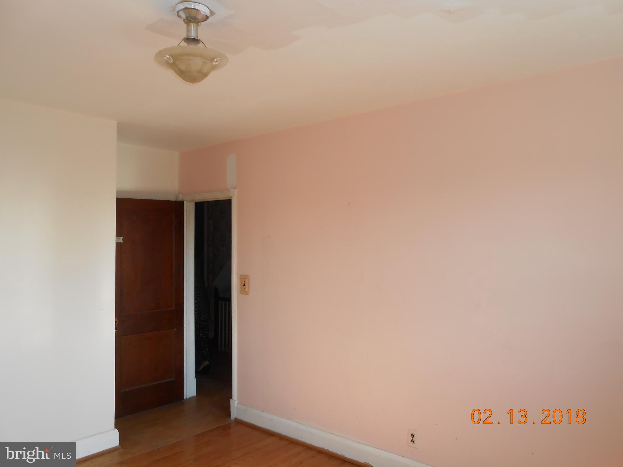 411 Dumbarton Road Baltimore, MD 21212 - Photo 19 of 25 an empty room with a empty space