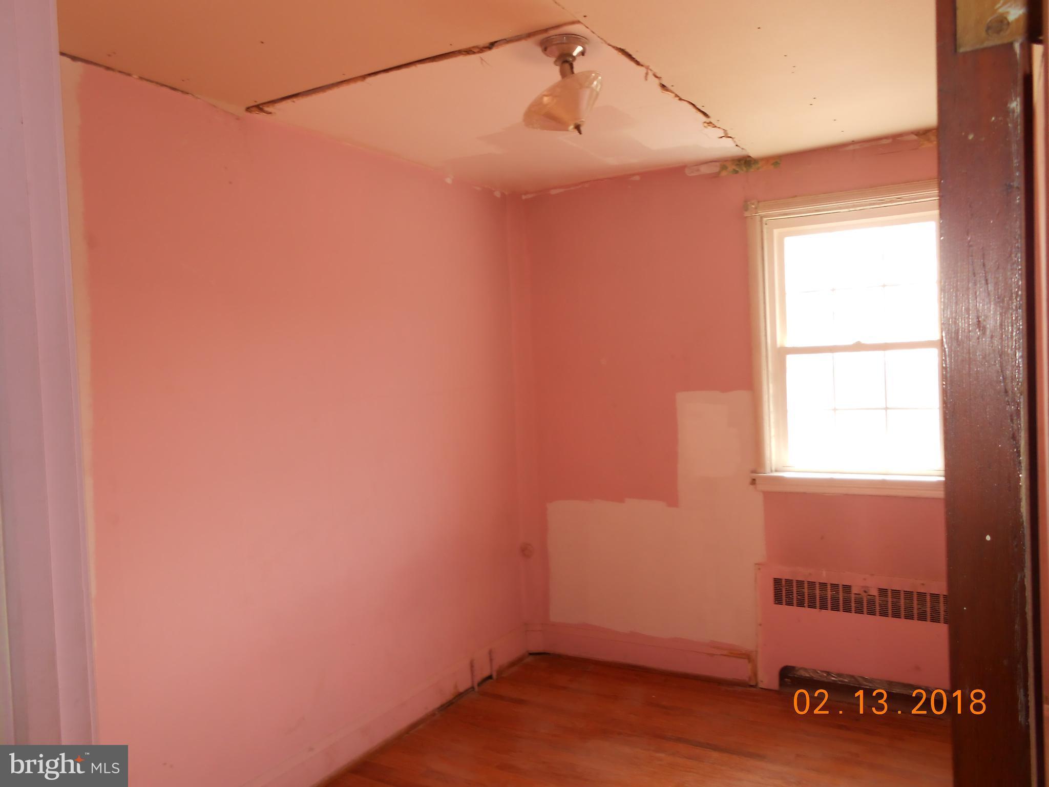 411 Dumbarton Road Baltimore, MD 21212 - Photo 20 of 25 a view of a small space with wooden floor and a window