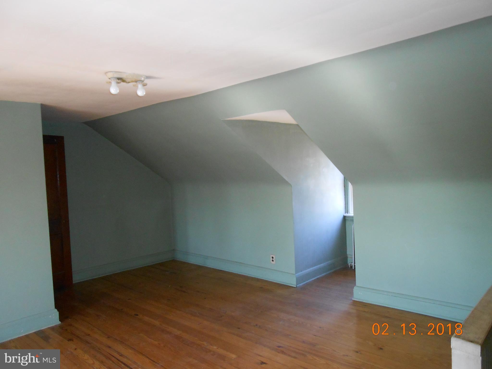 411 Dumbarton Road Baltimore, MD 21212 - Photo 22 of 25 an empty room with wooden floor and windows
