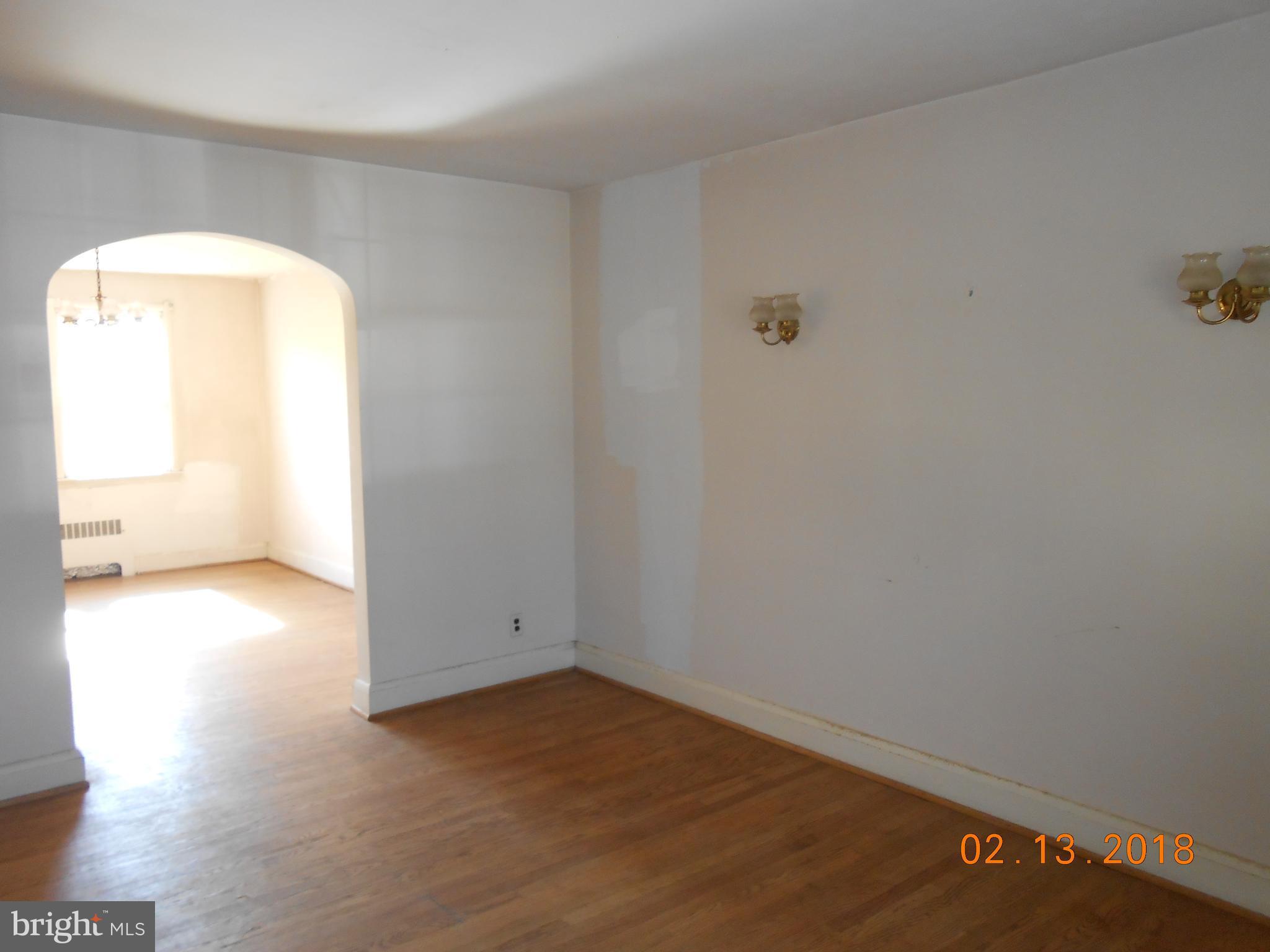 411 Dumbarton Road Baltimore, MD 21212 - Photo 5 of 25 an empty room with wooden floor and windows