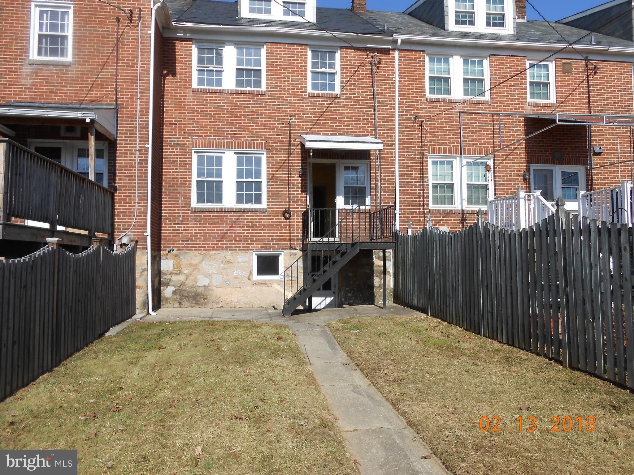411 Dumbarton Road Baltimore, MD 21212 - Photo 7 of 25 a view of a house with a wooden fence