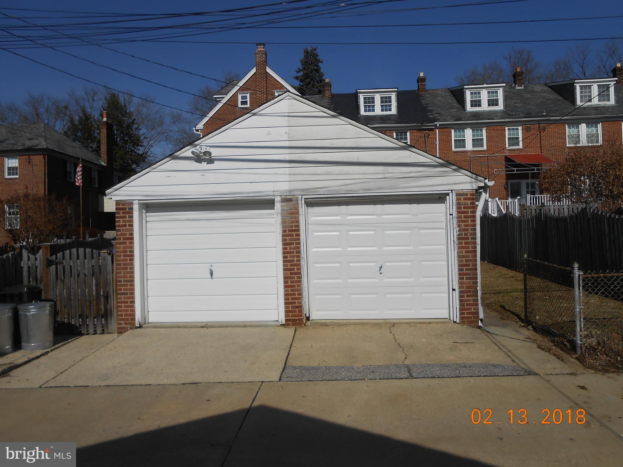 411 Dumbarton Road Baltimore, MD 21212 - Photo 9 of 25 a front view of a house