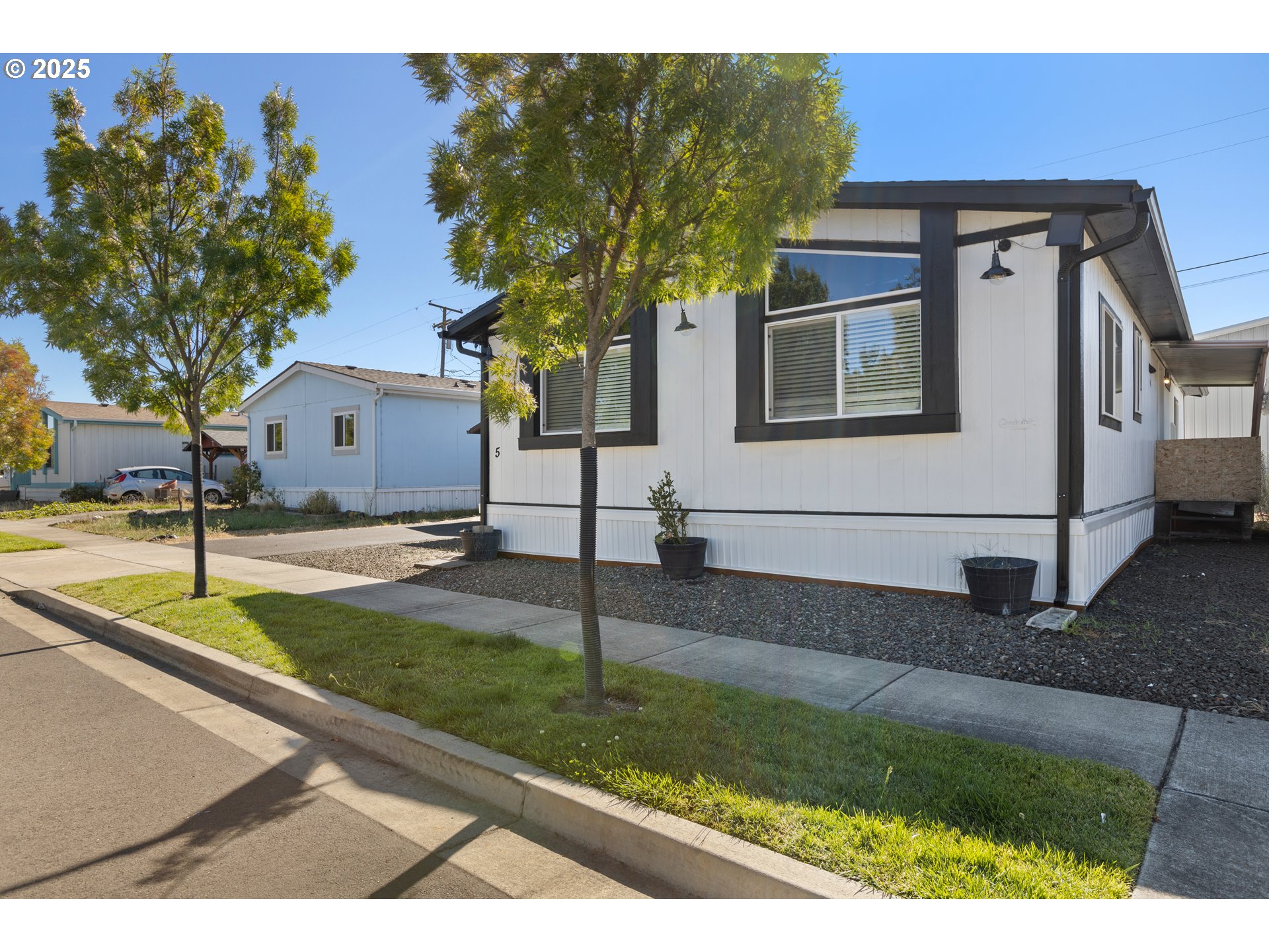 5 Manor Loop Roseburg, OR 97471 - Photo 2 of 40