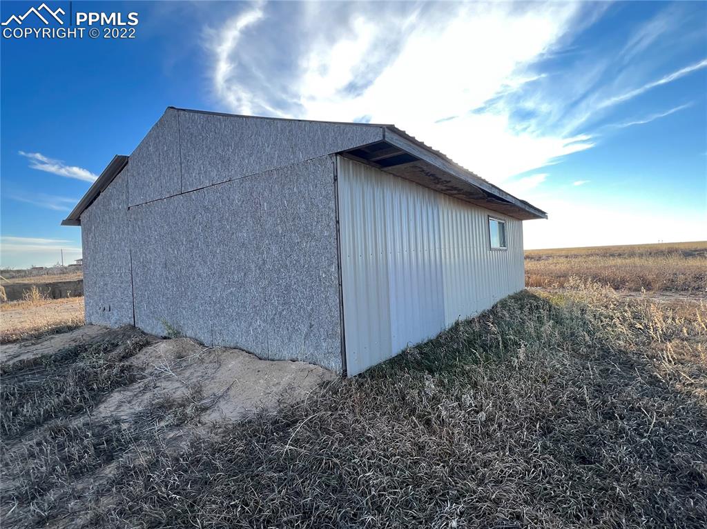 16870 Simla Highway Simla, CO 80835 - Photo 5 of 6 a backyard of a house