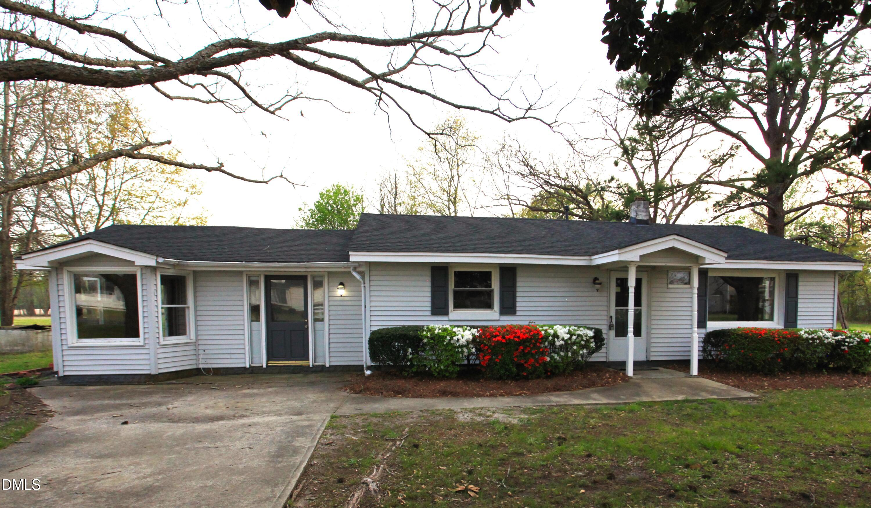 Front view of home 2335