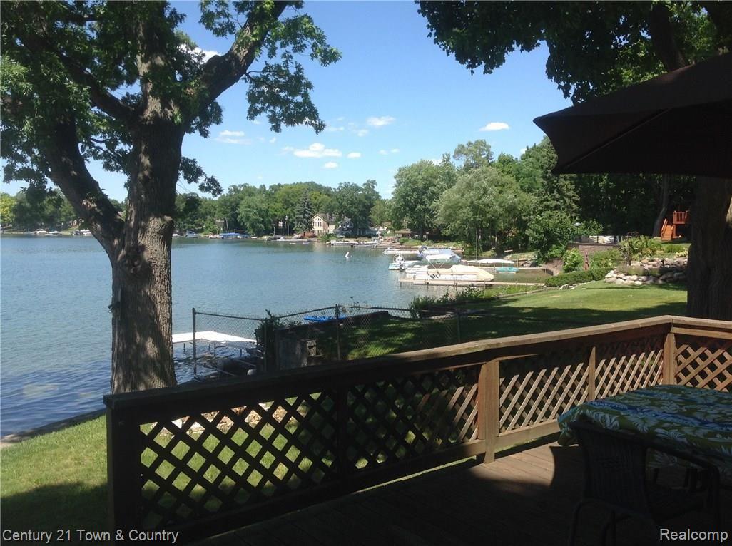 6646 Hatchery Road Waterford, MI 48329 - Photo 3 of 27 image(9).jpg