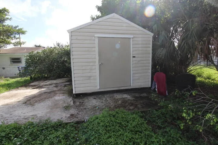 1205 West 24th Street Riviera Beach, FL 33404 - Photo 11 of 11 a view of a backyard of the house