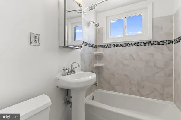 $2,200 | 1830 Columbia Pike, Unit 406, Arlington, VA 22204