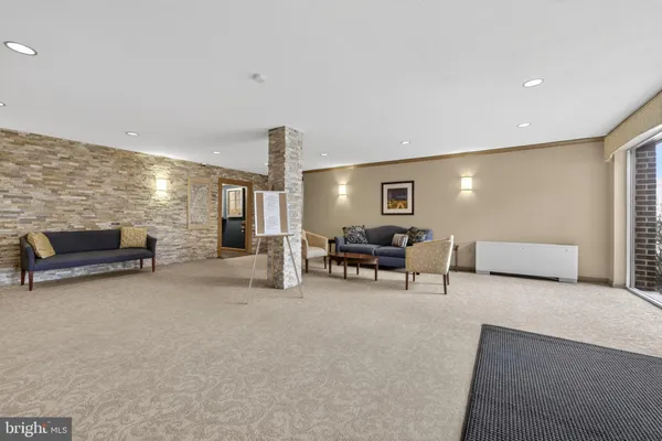 $2,200 | 1830 Columbia Pike, Unit 406, Arlington, VA 22204