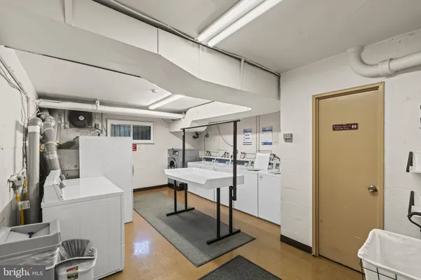 $2,100 | 1830 Columbia Pike, Unit 406, Arlington, VA 22204