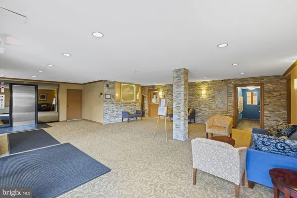 $2,100 | 1830 Columbia Pike, Unit 406, Arlington, VA 22204