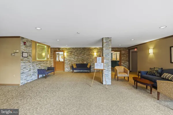 $2,100 | 1830 Columbia Pike, Unit 406, Arlington, VA 22204