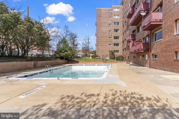 $2,100 | 1830 Columbia Pike, Unit 406, Arlington, VA 22204