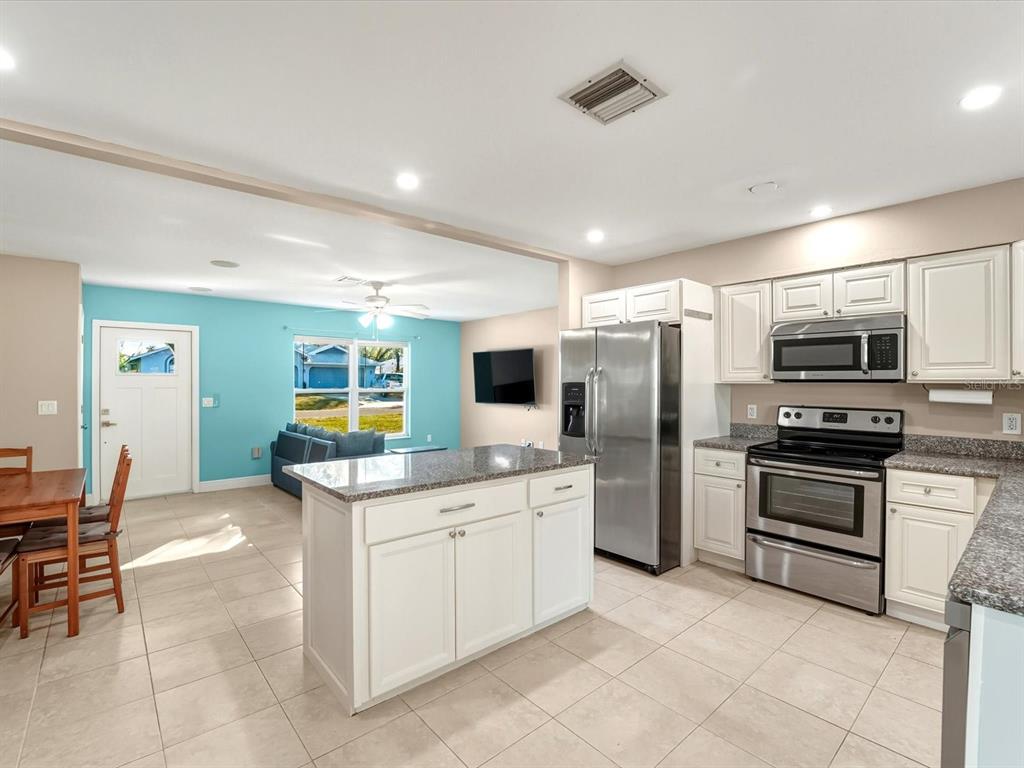 1017 Rosedale Road Venice, FL 34293 - Photo 3 of 30