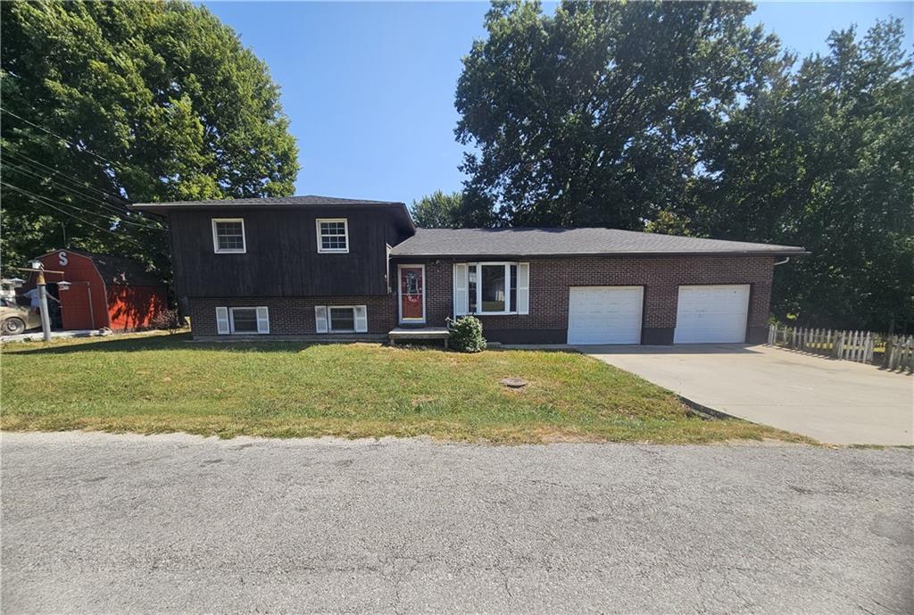 102 Feaster Street Windsor, MO 65360 - Photo 1 of 9