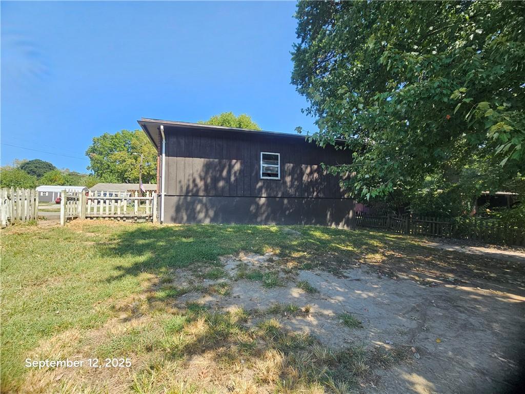 102 Feaster Street Windsor, MO 65360 - Photo 8 of 9