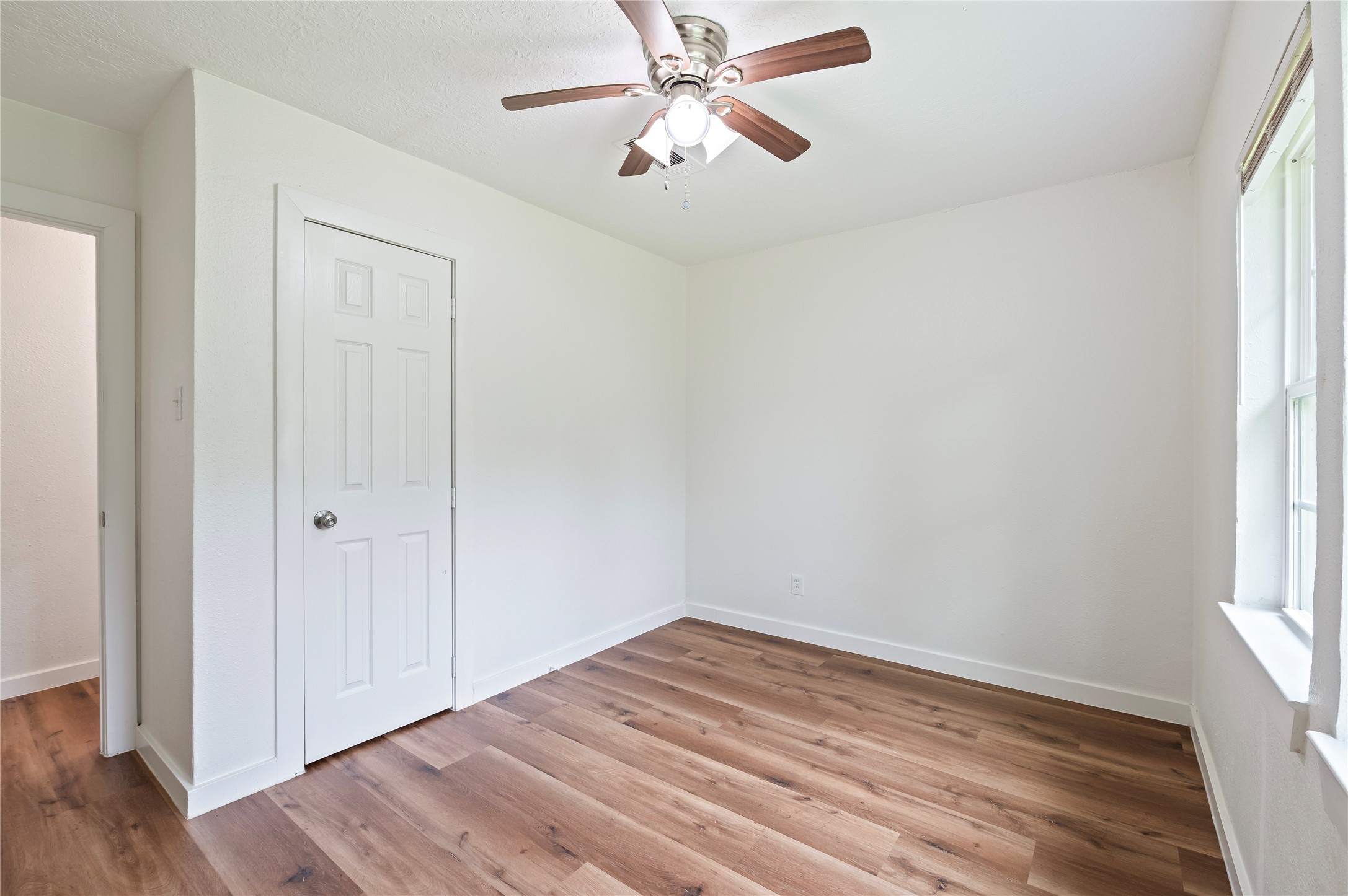 504 Burke Road Pasadena, TX 77506 - Photo 12 of 26