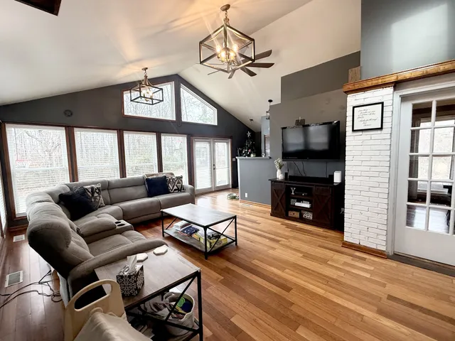 $519,900 | 127 Sam Davis Drive, Springfield, TN 37172