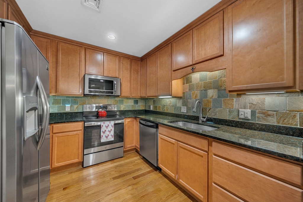 19 Highland Court, Unit 19 Needham, MA 02492 - Photo 5 of 16