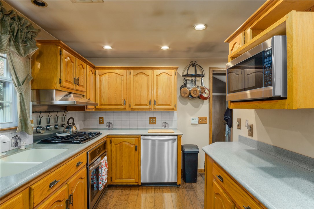50 Log Road Smithfield, RI 02917 - Photo 8 of 39 Gallery Image 8