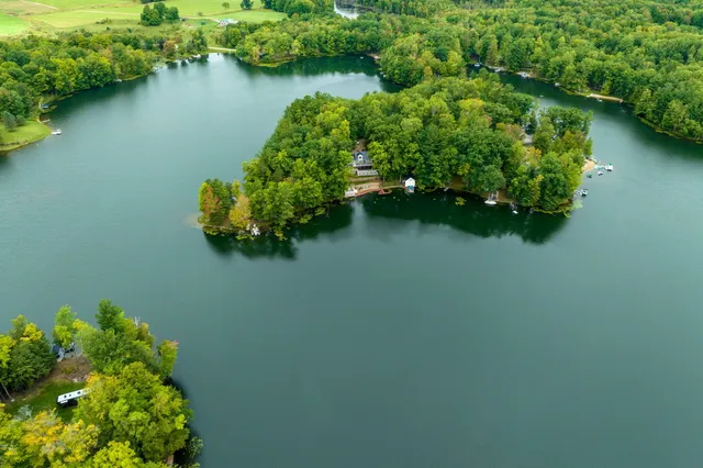 $569,000 | 506 McLachlan Point Road, Evart, MI 49631