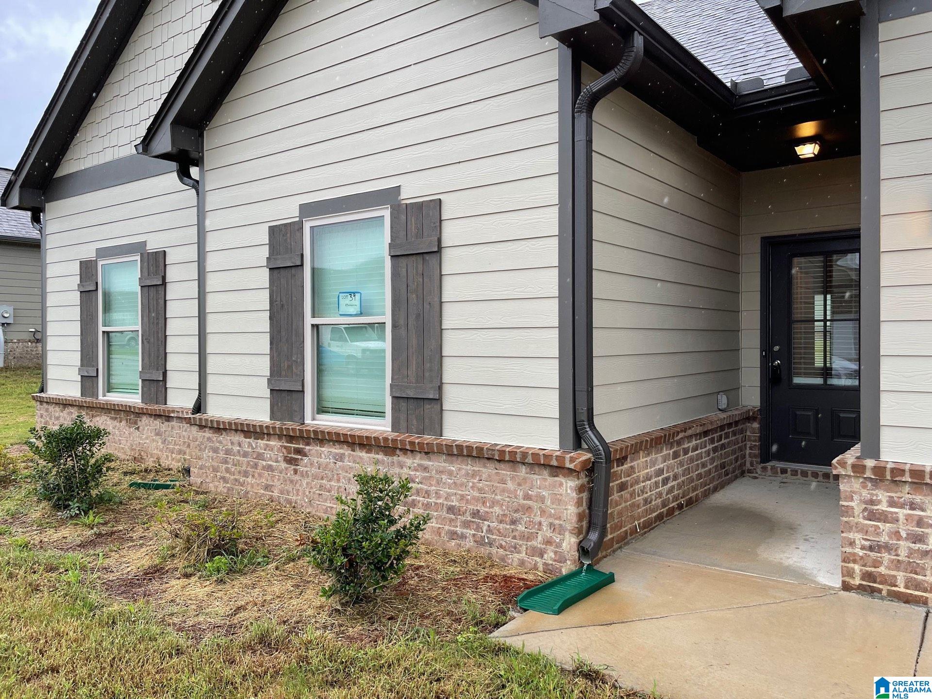 109 Ballington Way Clanton, AL 35045 - Photo 2 of 17