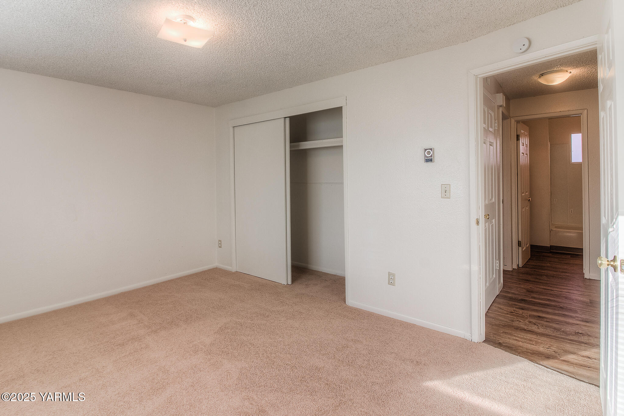 104 Moxee Avenue Naches, WA 98937 - Photo 12 of 22 an empty room with closet