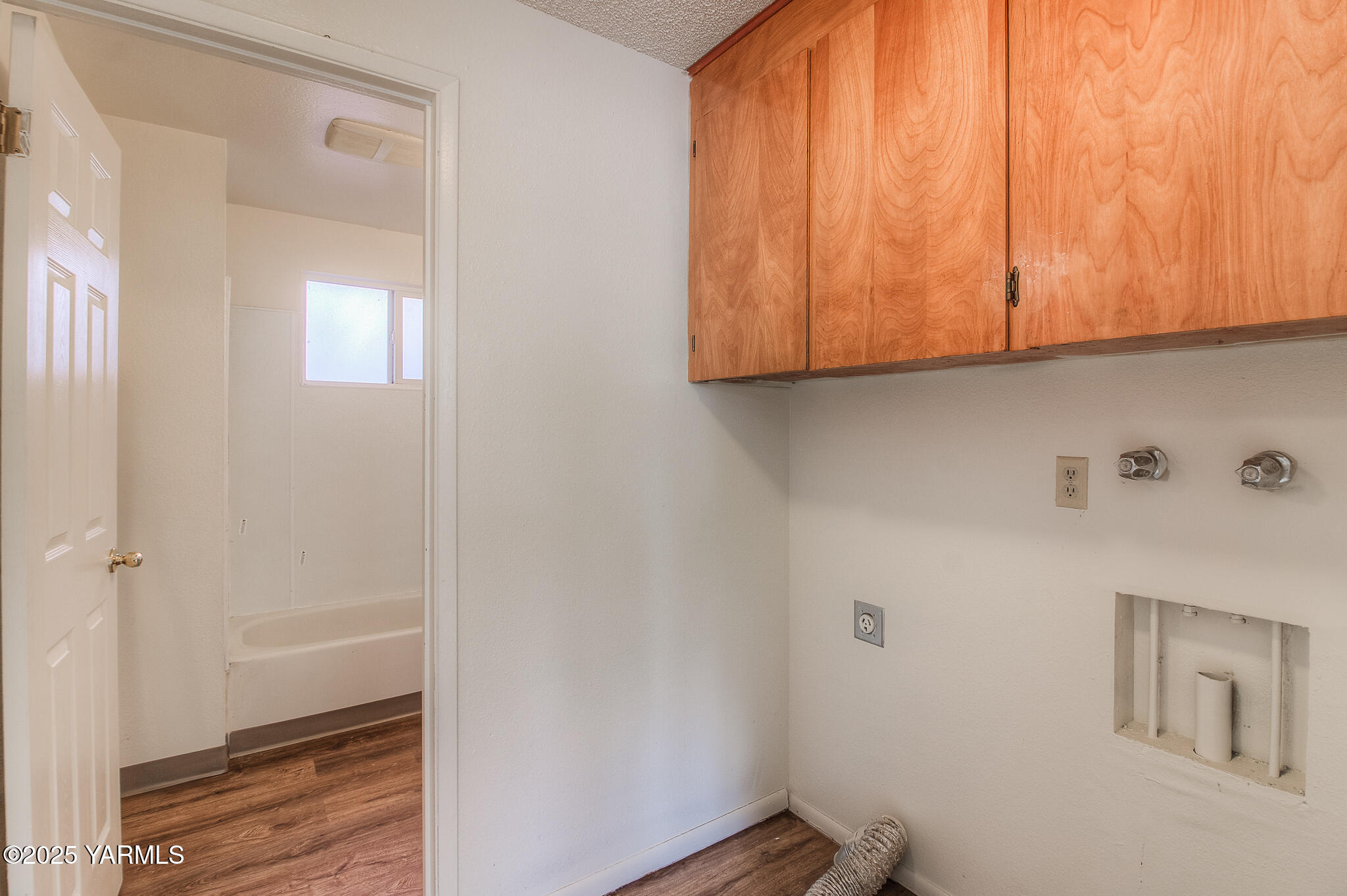 104 Moxee Avenue Naches, WA 98937 - Photo 15 of 22 a bathroom with a sink and a mirror