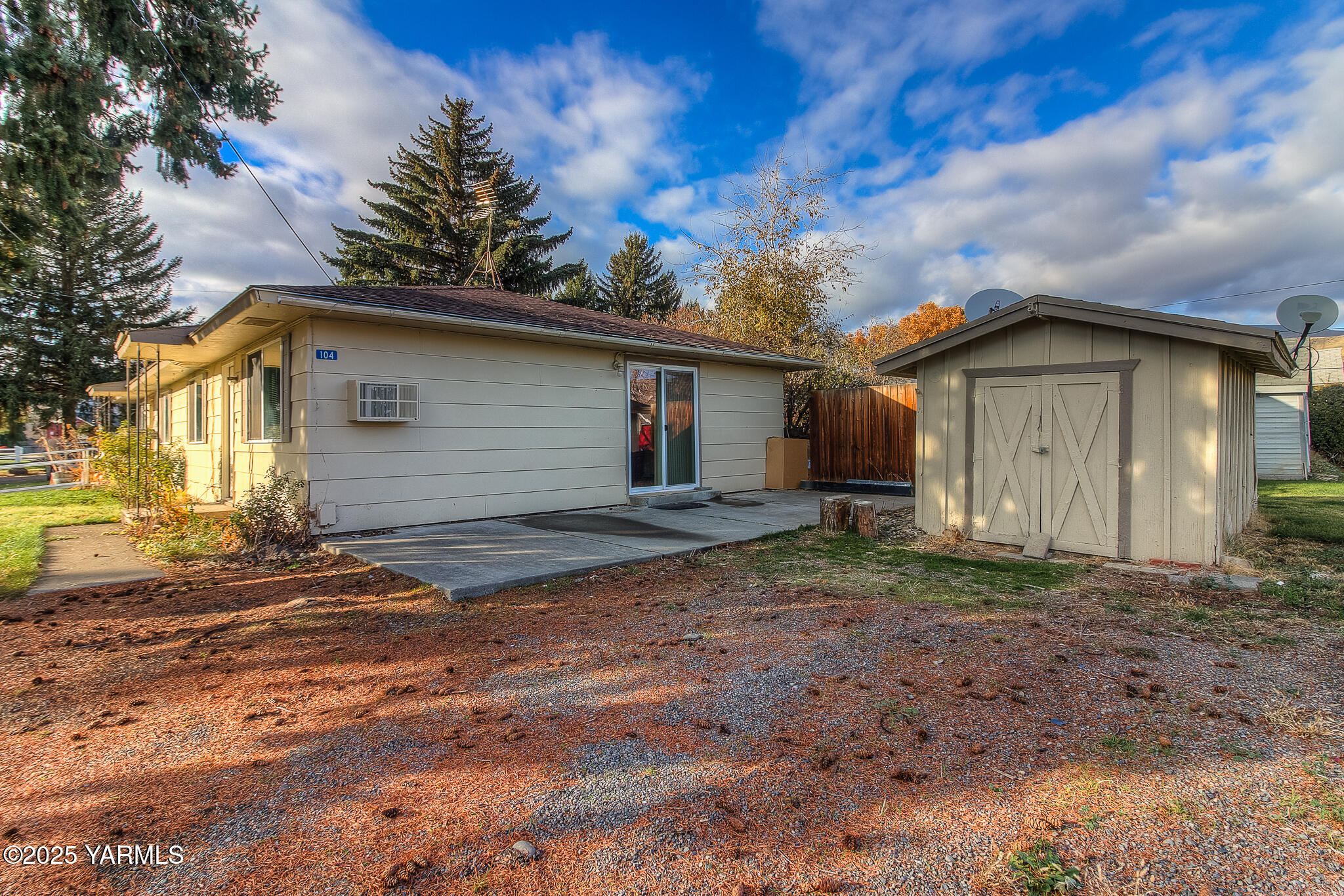 104 Moxee Avenue Naches, WA 98937 - Photo 20 of 22 a view of a house with a yard