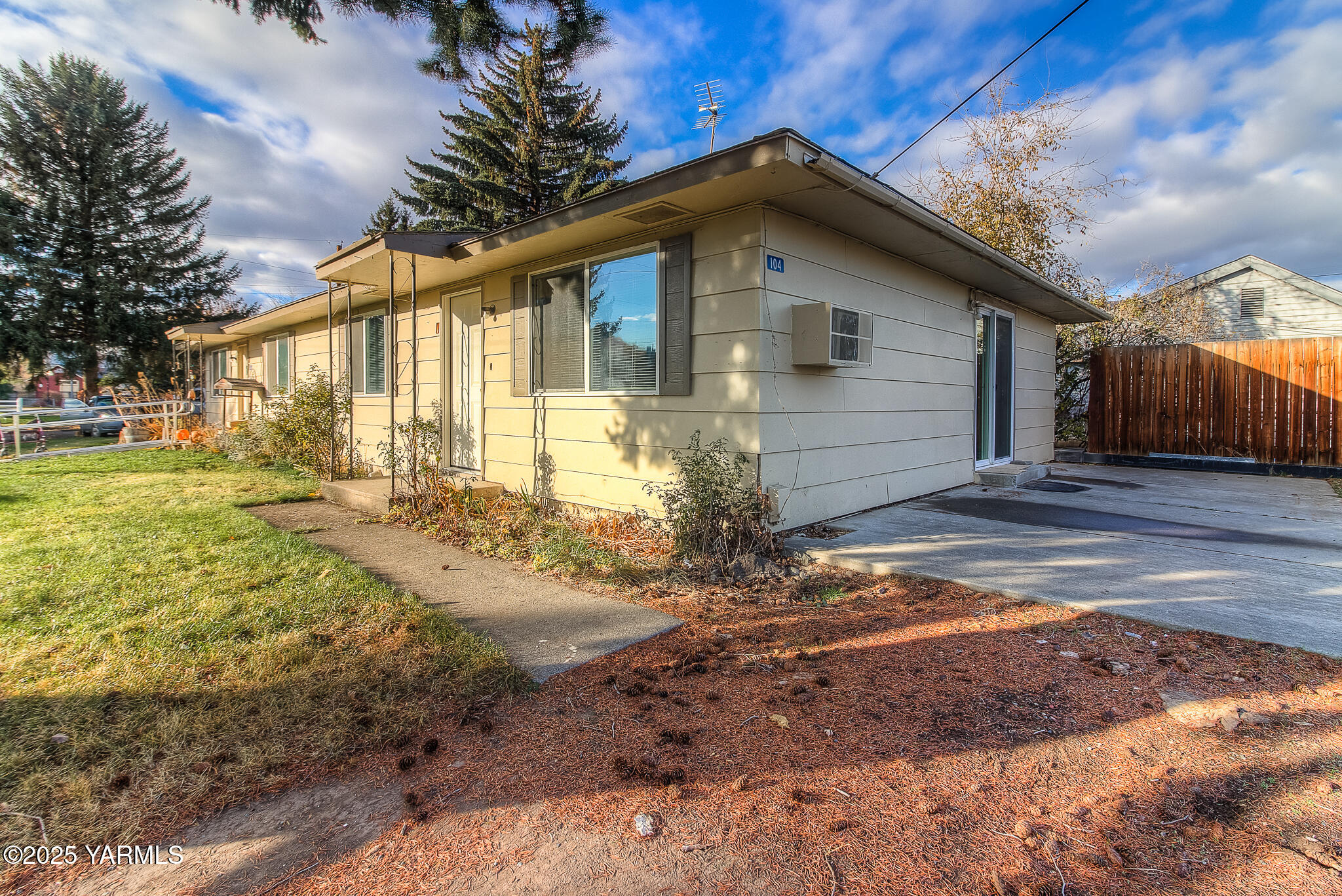 104 Moxee Avenue Naches, WA 98937 - Photo 22 of 22 a front view of a house with a yard