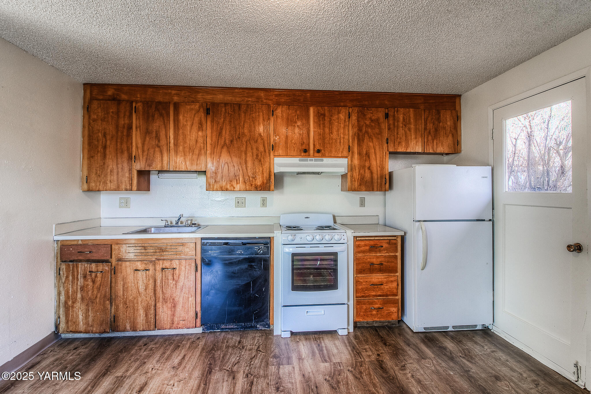 104 Moxee Avenue Naches, WA 98937 - Photo 6 of 22 a kitchen with stainless steel appliances granite countertop wooden cabinets a stove a sink and a window