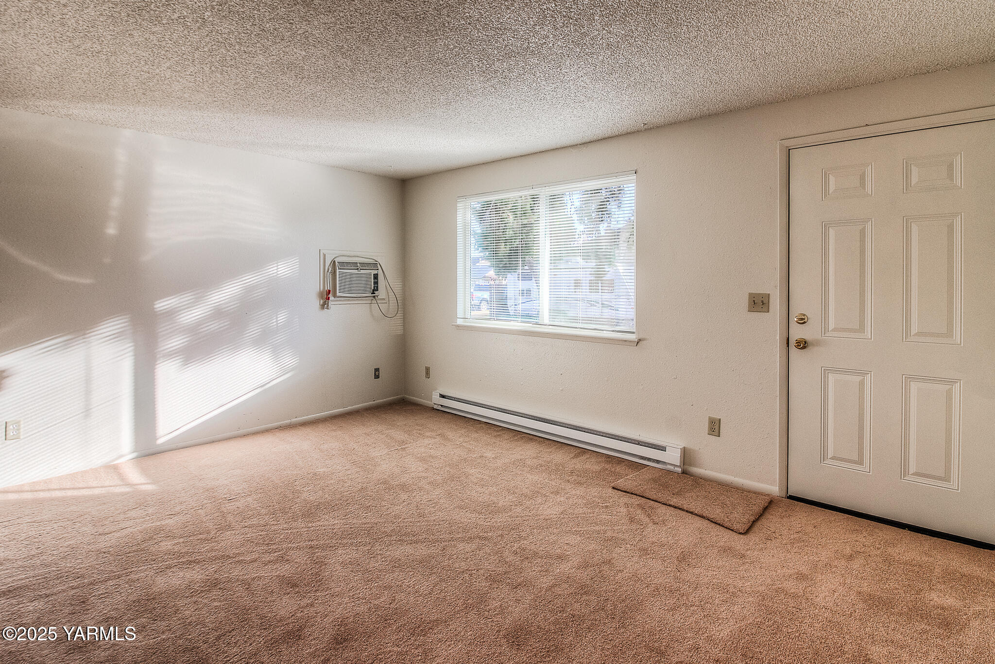 104 Moxee Avenue Naches, WA 98937 - Photo 9 of 22 a view of an empty room with a window
