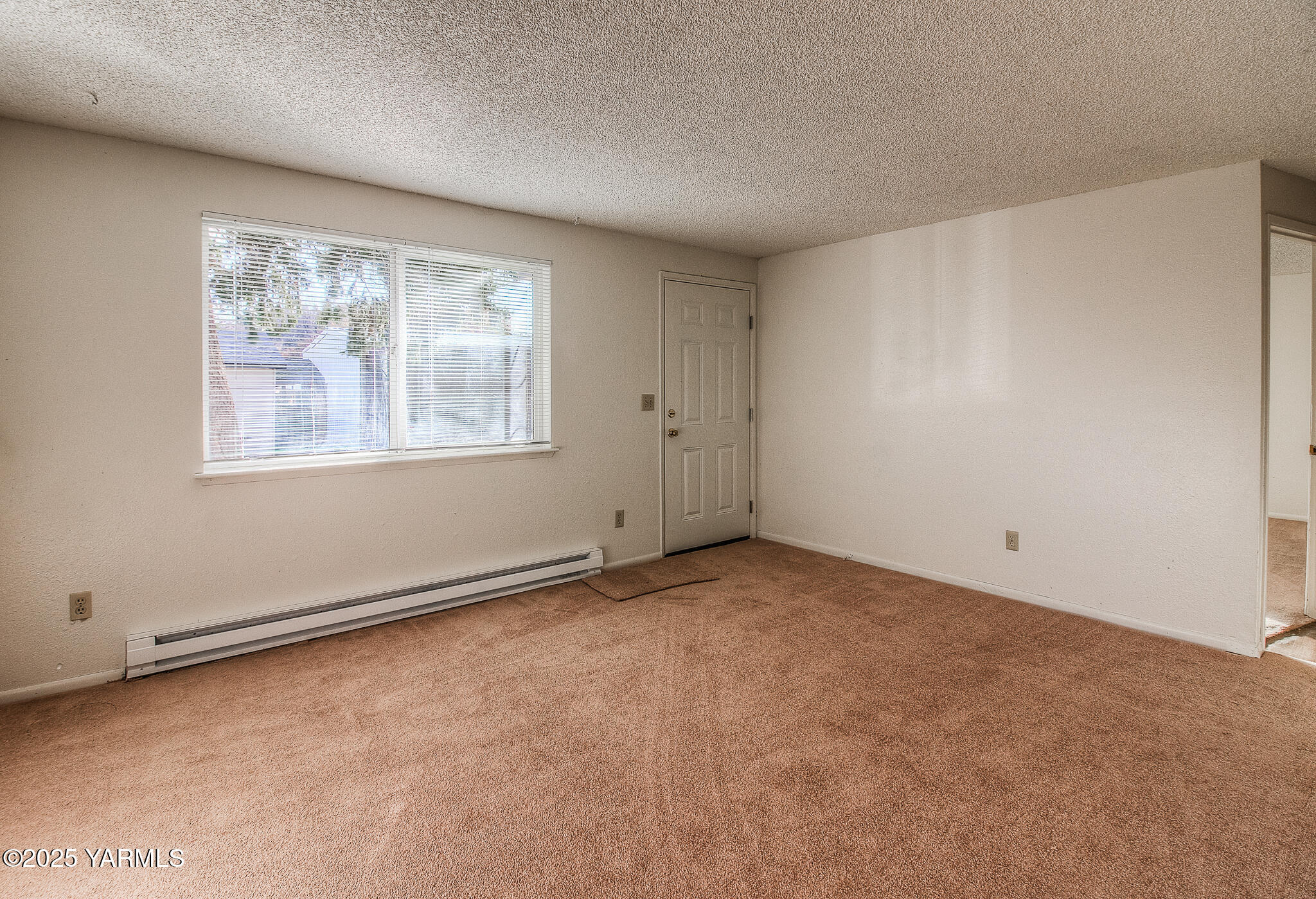 104 Moxee Avenue Naches, WA 98937 - Photo 10 of 22 an empty room with windows