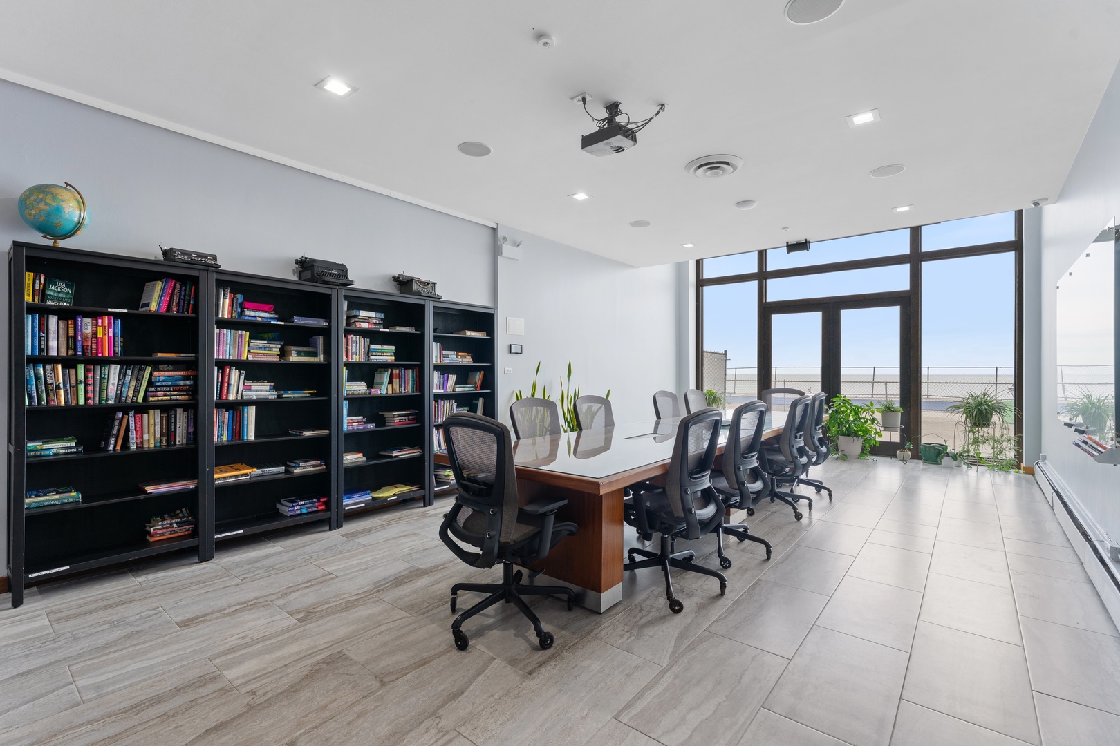 6325 North Sheridan Road, Unit 1906 Chicago, IL 60660 - Photo 19 of 28