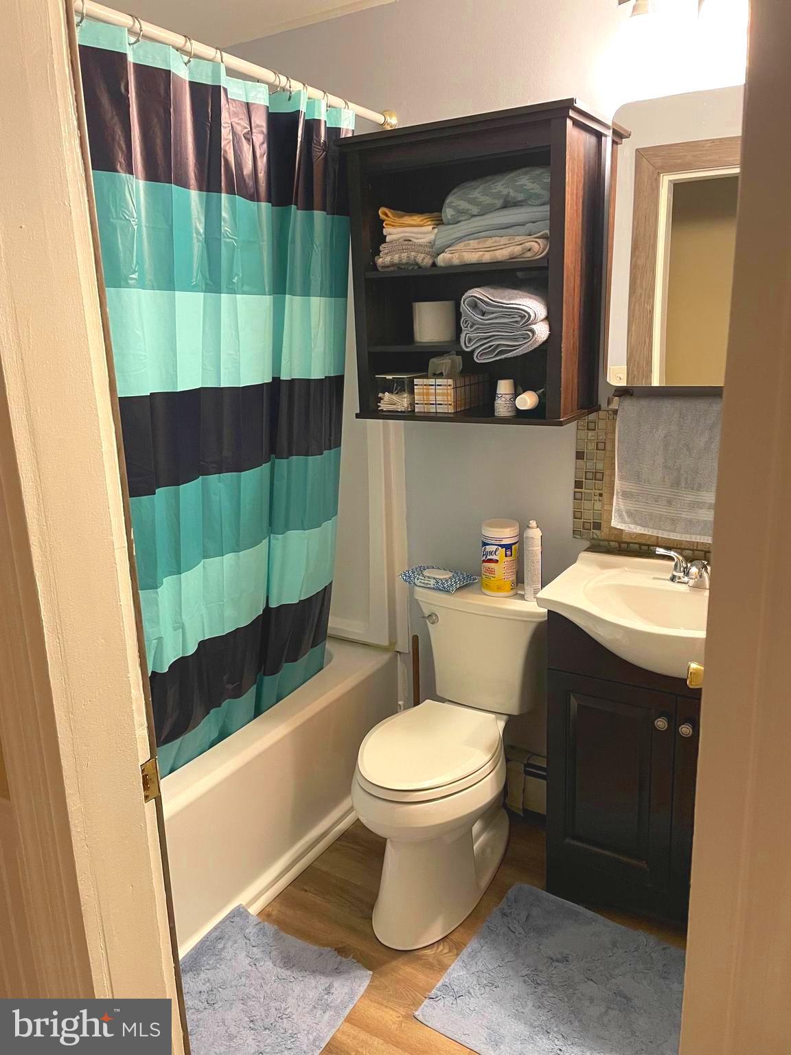 29 Grapevine Road Levittown, PA 19057 - Photo 5 of 12 1st Floor Full Bath