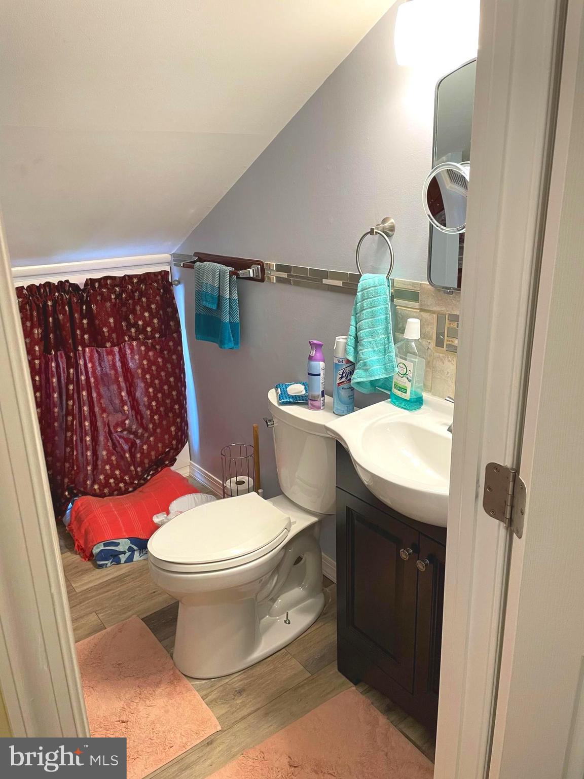 29 Grapevine Road Levittown, PA 19057 - Photo 6 of 12 2nd Floor Full Bath