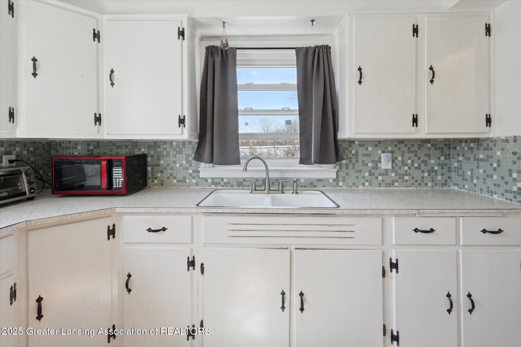 1007 Maycroft Road Lansing, MI 48917 - Photo 15 of 24 16-1007-Maycroft-Rd-Lansing-MI-48917-Win