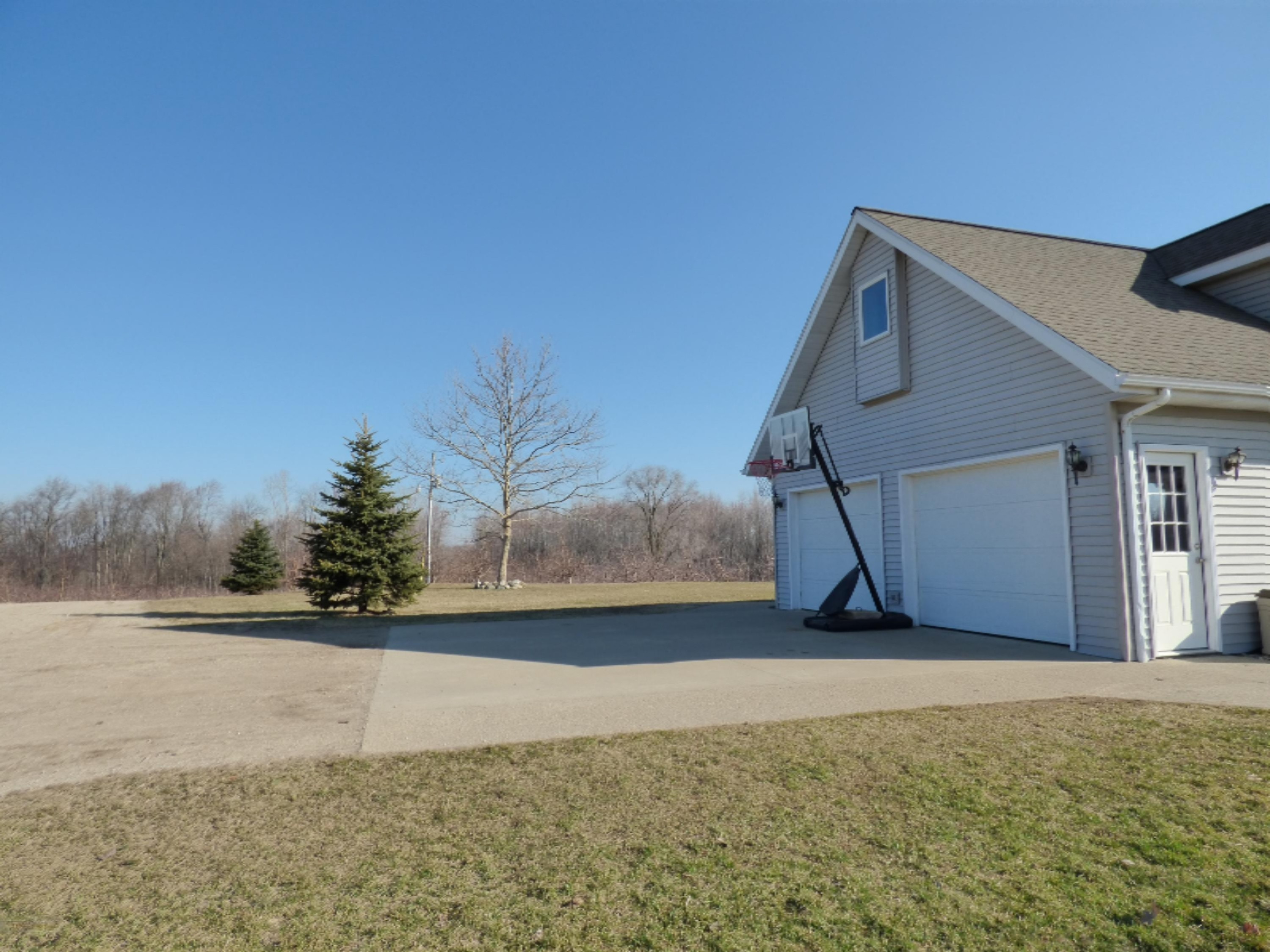 8910 North Branch Road Watervliet, MI 49098 - Photo 38 of 39 Two car attached garage