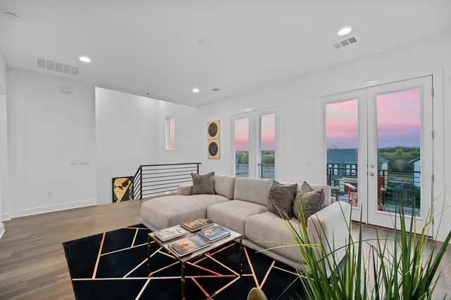 $739,900 | 6129 Sendero Hills Parkway, Austin, TX 78724