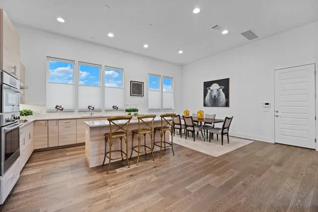 $739,900 | 6129 Sendero Hills Parkway, Austin, TX 78724