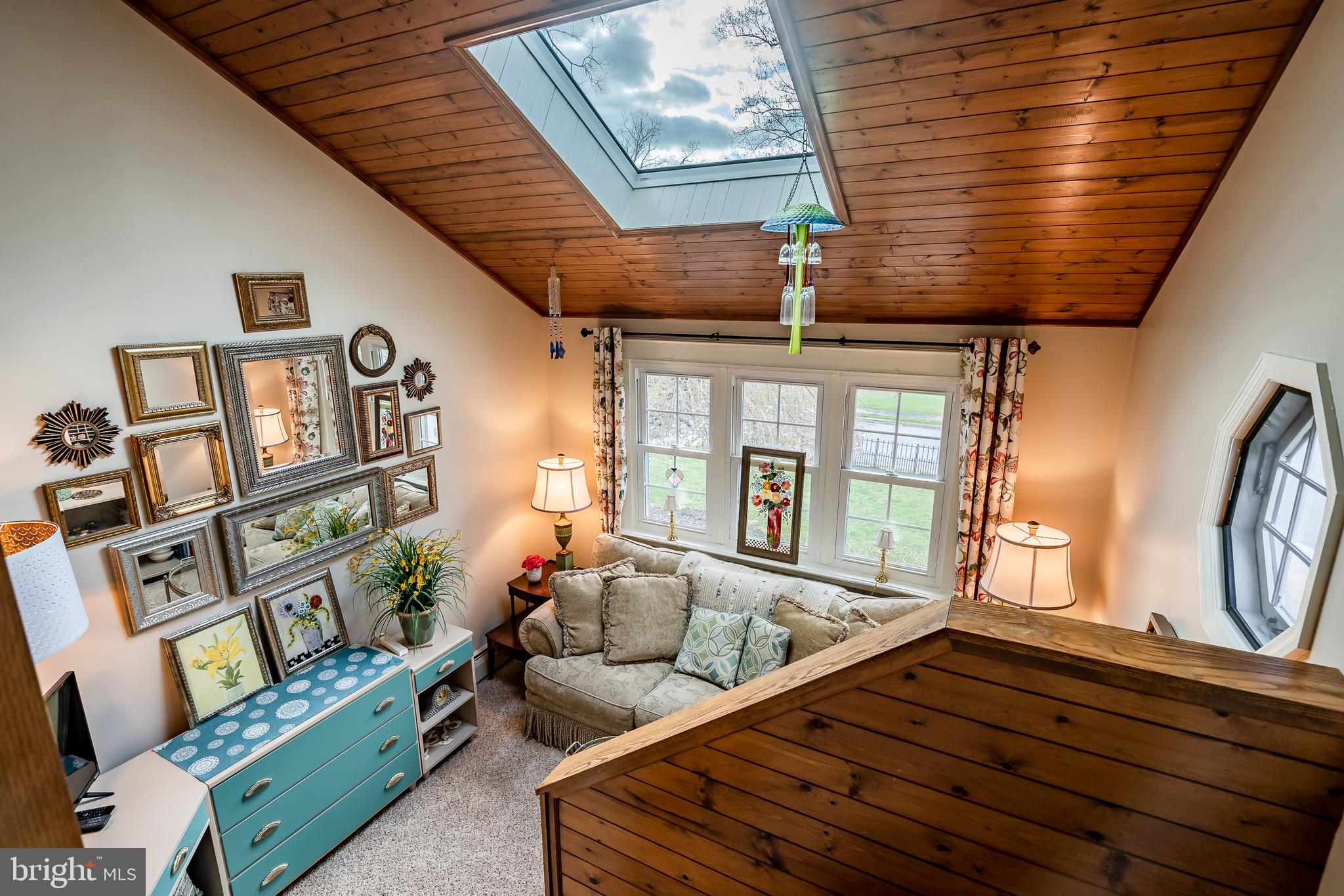 1517 Lorraine Road Reading, PA 19604 - Photo 15 of 52 Private Sunroom Or Office With Skylight