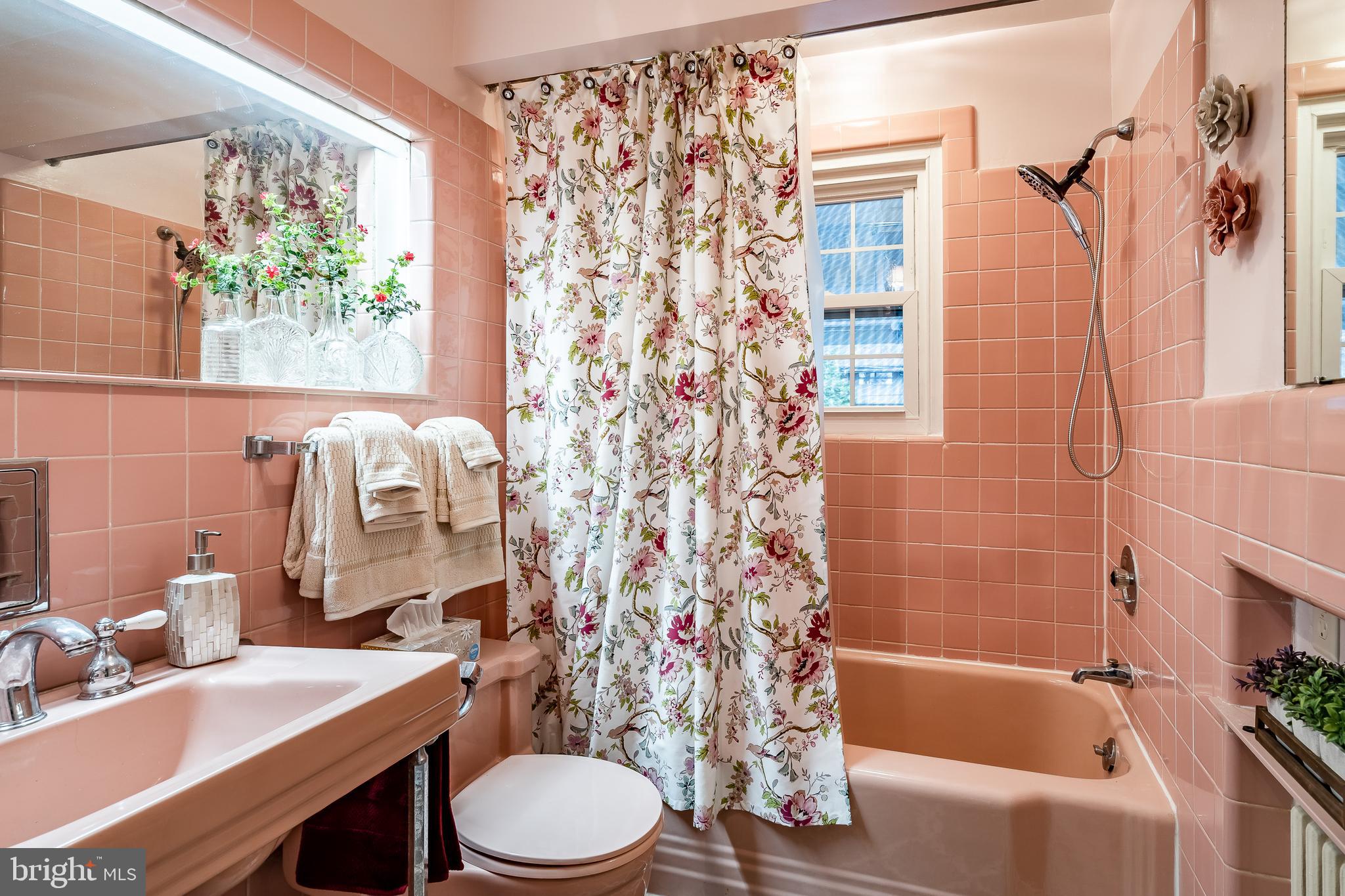 1517 Lorraine Road Reading, PA 19604 - Photo 33 of 52 Hall Full Bath