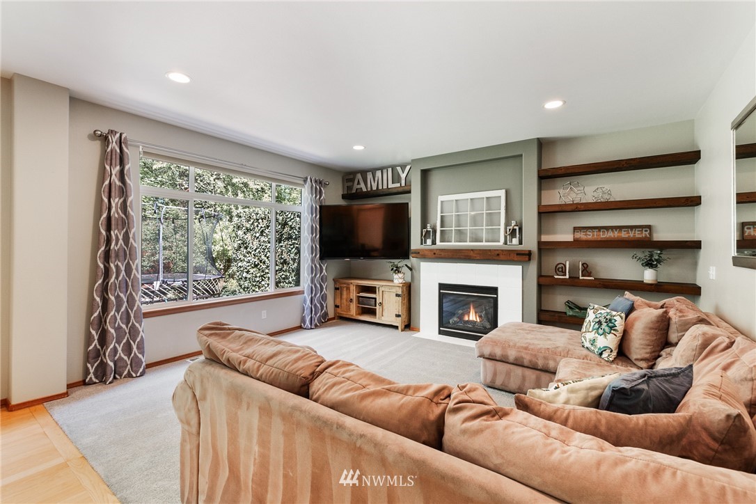 5927 Northeast 1st Place Renton, WA 98059 - Photo 17 of 40