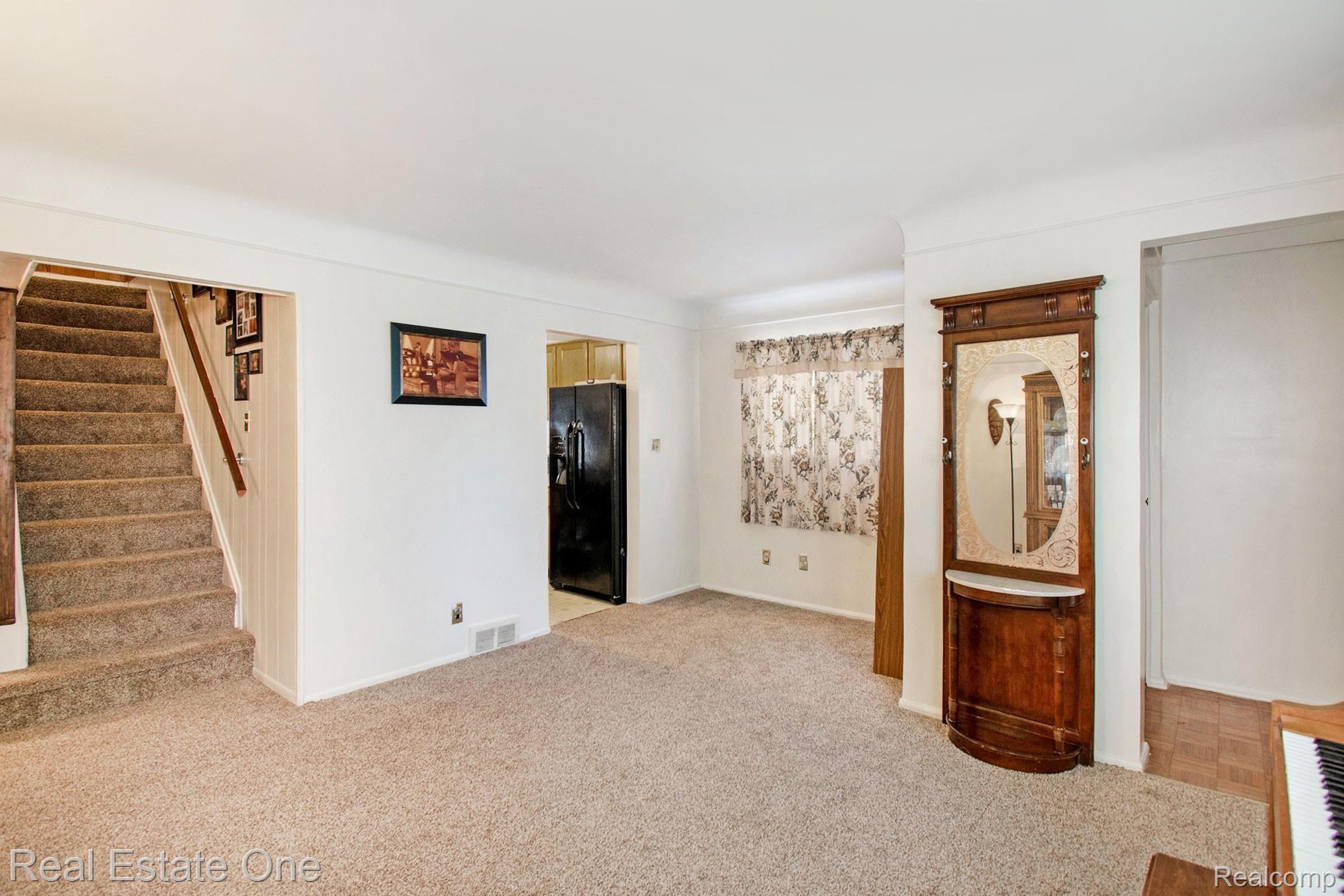 24327 Roxana Avenue Eastpointe, MI 48021 - Photo 5 of 32 5 Living Room.jpg