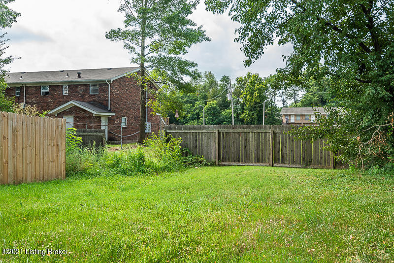 3440 Boxelder Road Louisville, KY 40216 - Photo 6 of 26 back yard