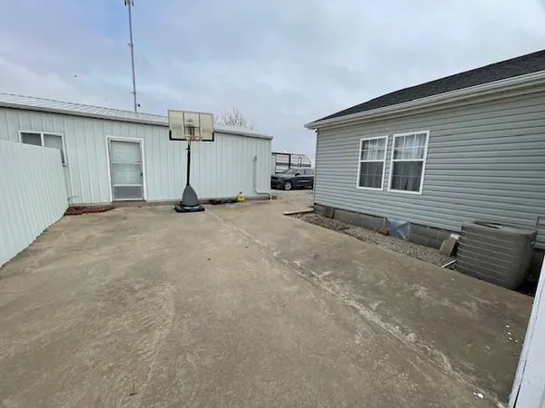 $295,000 | 170 West 630th Avenue, Girard, KS 66743
