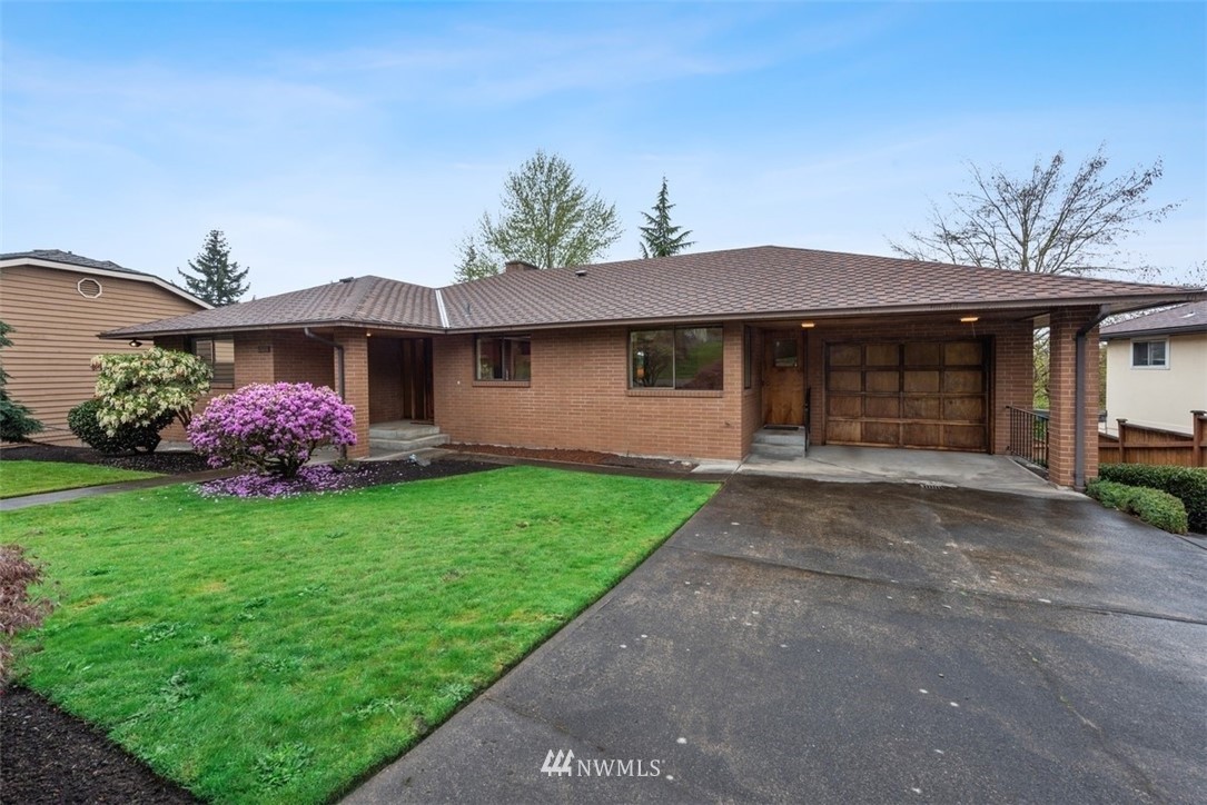 1615 Lake Avenue South Renton, WA 98055 - Photo 1 of 18 Gallery Image 1